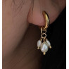 اکسسوری زنانه طلایی با آویز مروارید